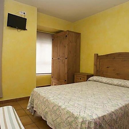 Hostal Velarde タラベラ・デ・ラ・レイナ エクステリア 写真