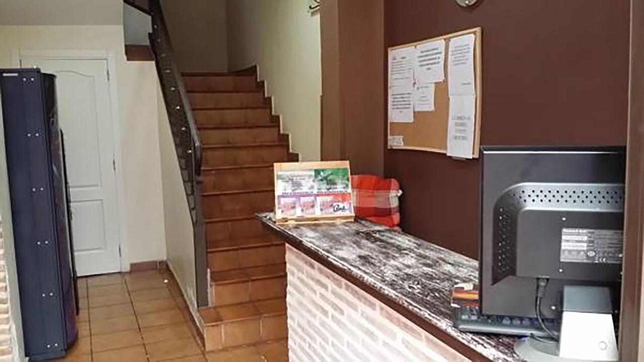 Hostal Velarde タラベラ・デ・ラ・レイナ エクステリア 写真