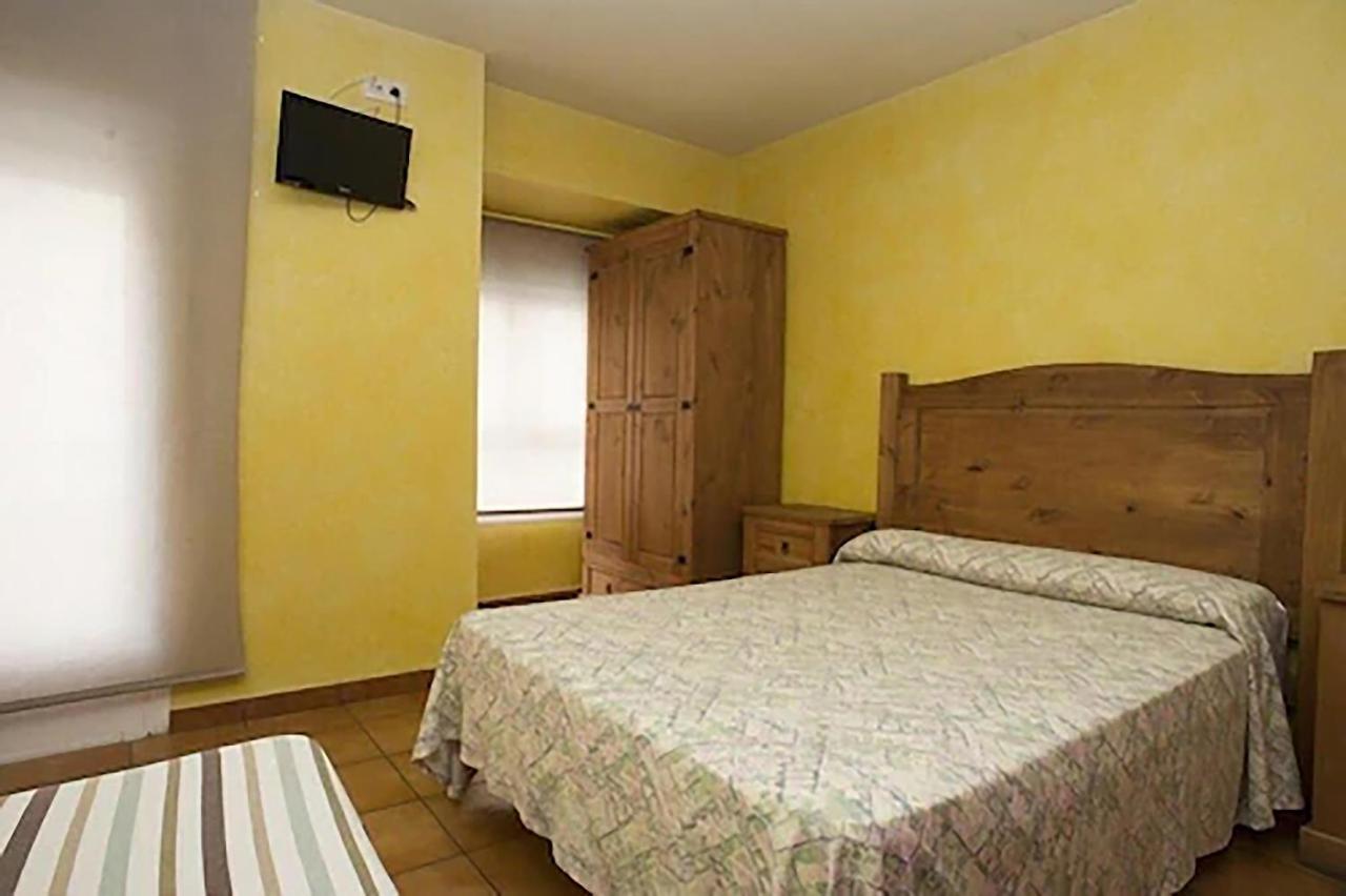 Hostal Velarde タラベラ・デ・ラ・レイナ エクステリア 写真