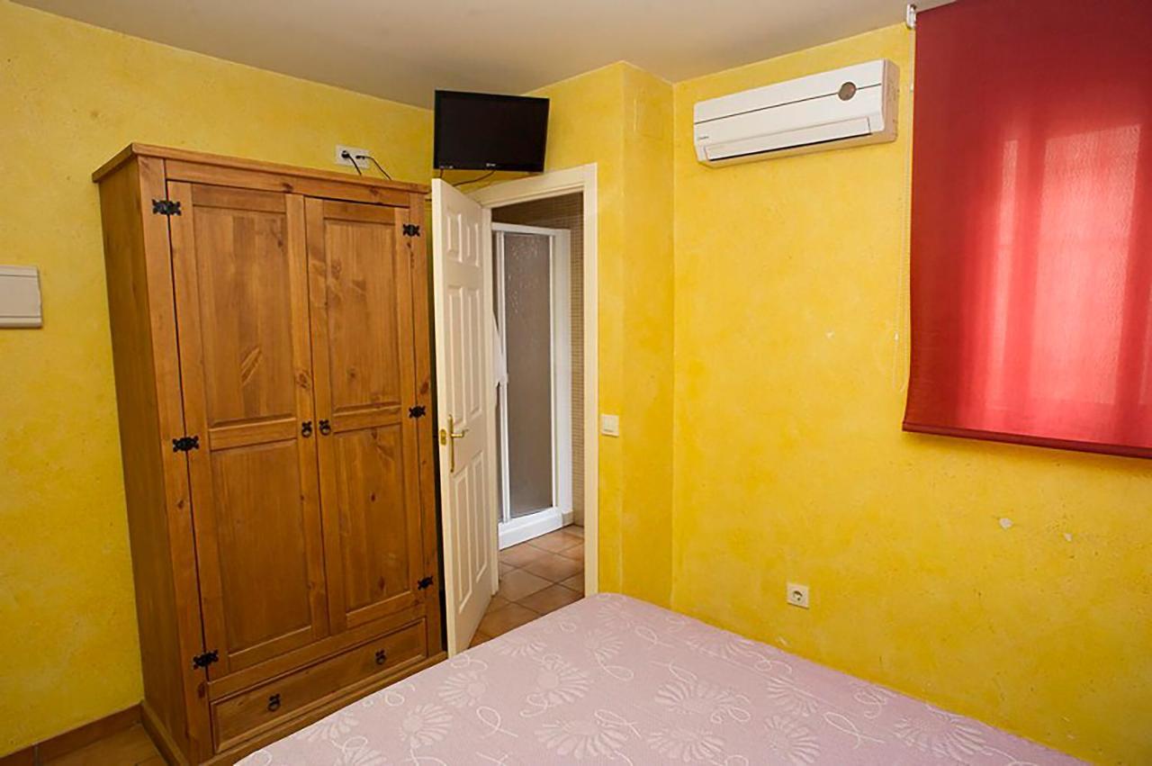 Hostal Velarde タラベラ・デ・ラ・レイナ エクステリア 写真