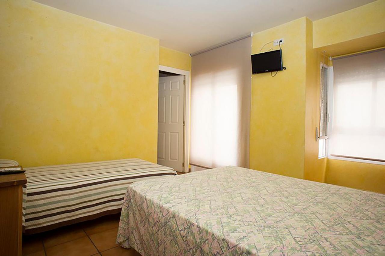 Hostal Velarde タラベラ・デ・ラ・レイナ エクステリア 写真