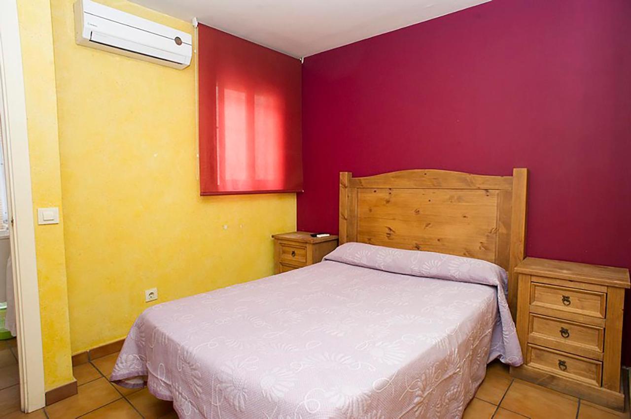Hostal Velarde タラベラ・デ・ラ・レイナ エクステリア 写真
