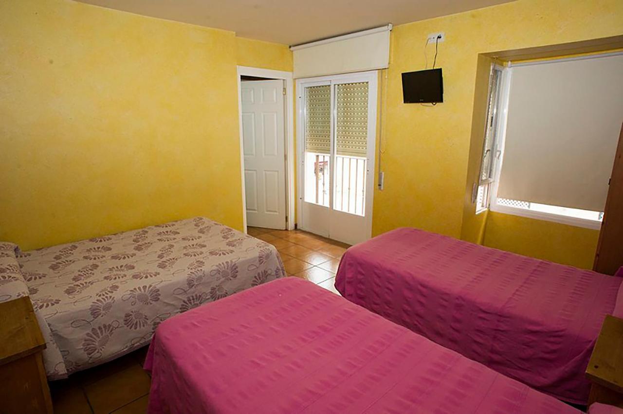 Hostal Velarde タラベラ・デ・ラ・レイナ エクステリア 写真