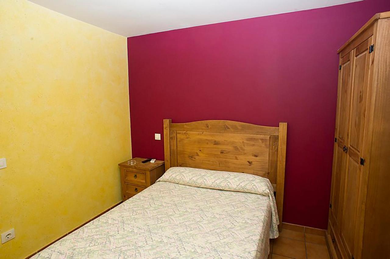 Hostal Velarde タラベラ・デ・ラ・レイナ エクステリア 写真
